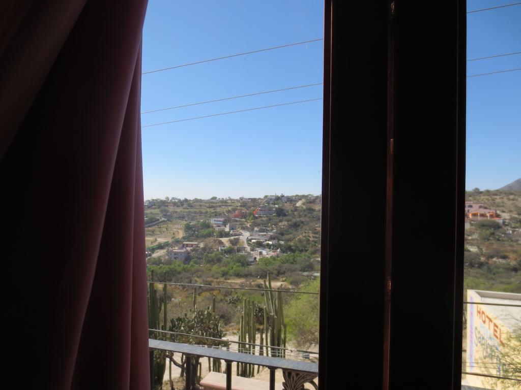 Casa Celia Hotel Restaurante Bernal Bilik gambar
